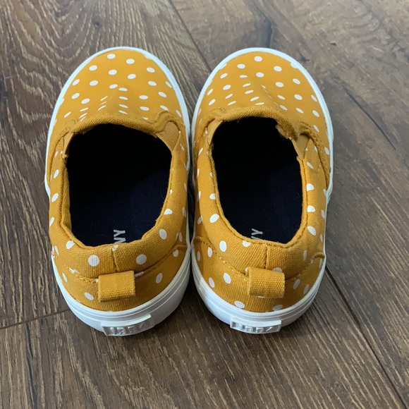 Old Navy slip-ons toddler size 8 mustard/yellow - Picture 2 of 8